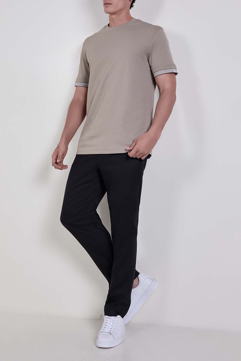 חולצת טי בגזרת סלים